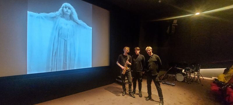 Grupė „Sheep Got Waxed“ sužavėjo danų nebyliojo kino festivalio publiką