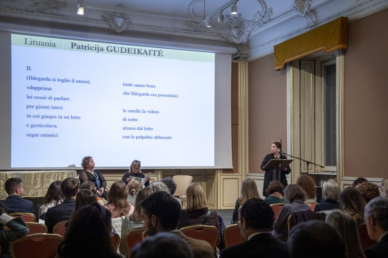 Poetė Patricija Gudeikaitė &#8211; Romoje surengtame Poezijos dienos renginyje