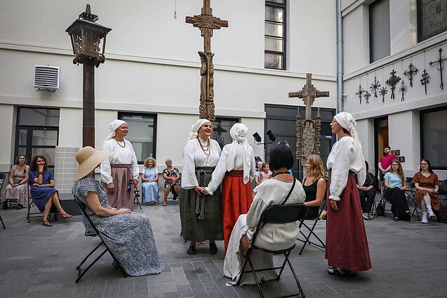 10 metų „Stubos“ kūrybinė kelionė ir sutartinės Lietuvos sezone Prancūzijoje