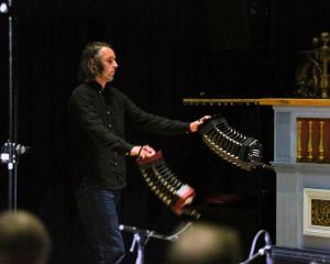 LKI siuolaikines-muzikos-festivalis-„hcmfx3ax3a- Sholto-Dobie Copyright-Point-Of-View